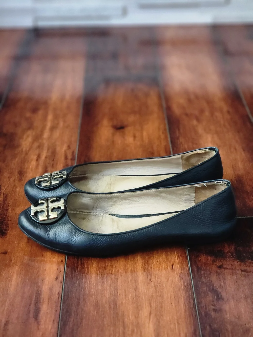 Tory Burch Reva Black Leather Ballet Flats Gold Logo Women's Size 7